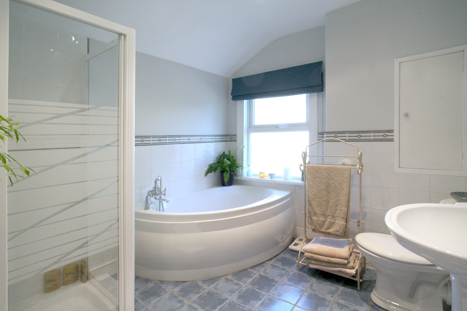 82 Victoria Rd  004 - INT.JPG